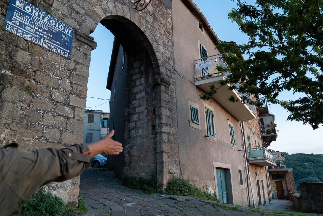 Cantina Nel Castello Montegiovi ภายนอก รูปภาพ