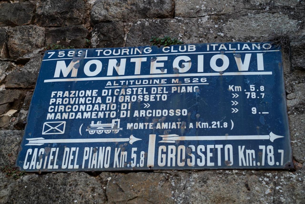 Casa Angolo Cantina Nel Castello Montegiovi ภายนอก รูปภาพ