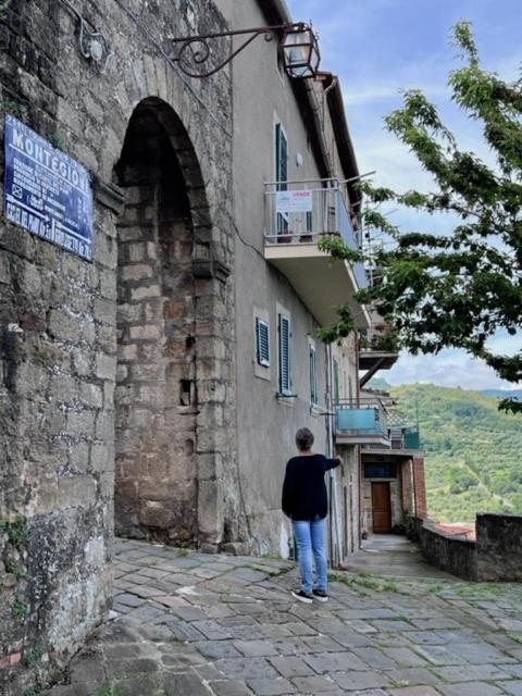 Casa Angolo Cantina Nel Castello Montegiovi ภายนอก รูปภาพ