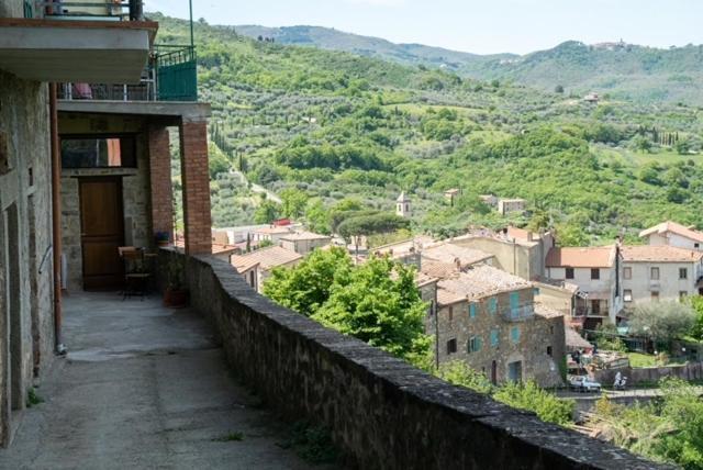 Casa Angolo Cantina Nel Castello Montegiovi ภายนอก รูปภาพ