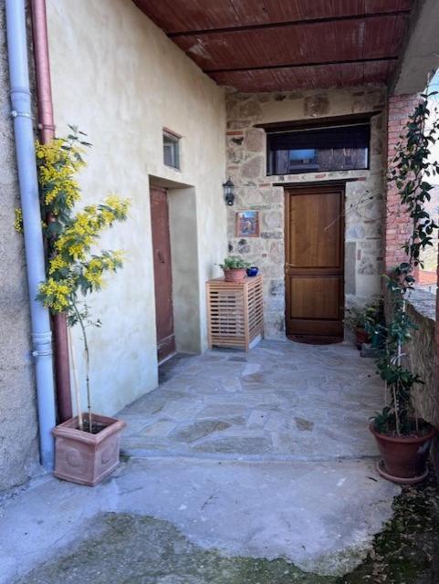 Casa Angolo Cantina Nel Castello Montegiovi ภายนอก รูปภาพ