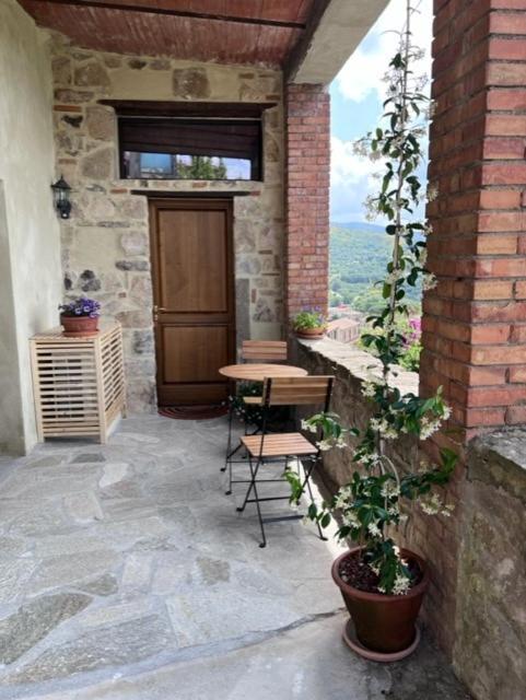 Casa Angolo Cantina Nel Castello Montegiovi ภายนอก รูปภาพ